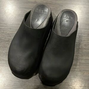 B R Y R  Chonk in Monochrome Black, Size 36